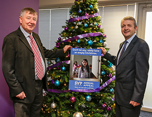 Eoin O’Flynn, marketing manager, Flogas Ireland (right) making a donation on behalf of the company to Joe Sweeney, area president, SVP Drogheda on  Thursday 8th December at its Customer Support Centre in Knockbrack Road